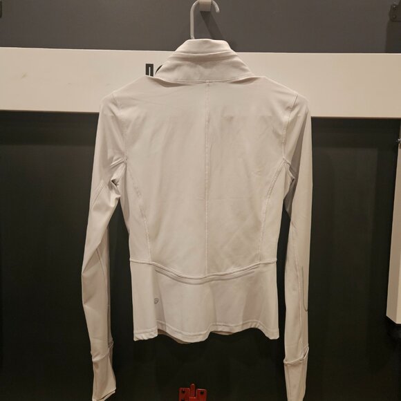 Lululemon Women's Nulux ™ Reflective Running Jacket - Picture 8 of 14